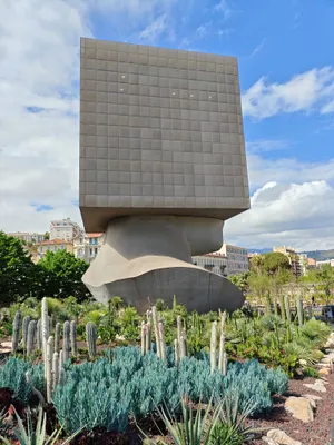 Kunstwerk van Sacha Sosno in Nice